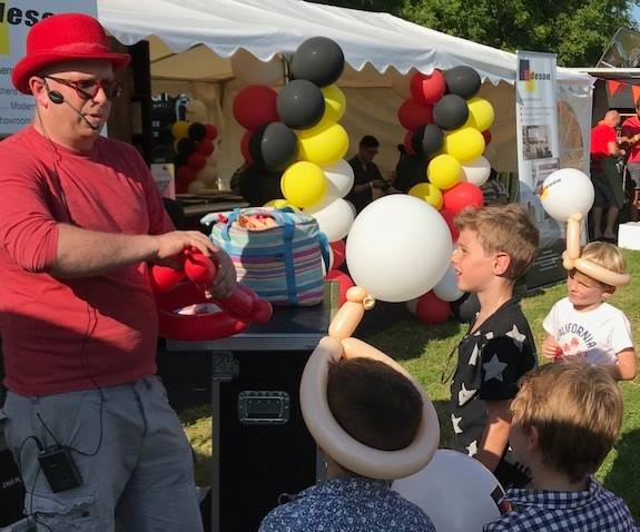 Benny making balloons for children